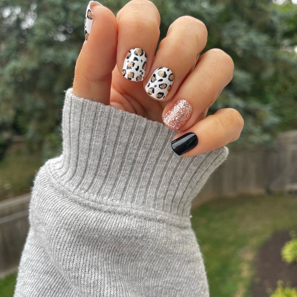 Red Aspen Awfully Purr-ty Press-On Nails - Leopard Print with Gold Glitter - Picture 6 of 15